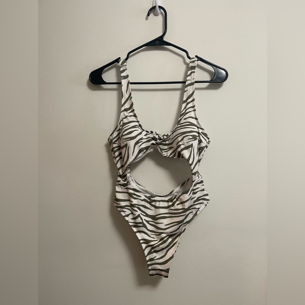 ASOS - Free Society - Women’s Zebra Cut Out‎ Swimsuit
- Green & White - Size 8
